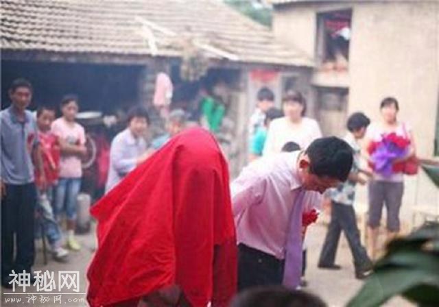 你老家最不能接受的风俗习惯是什么？新婚4个月后才能换床上用品-1.jpg