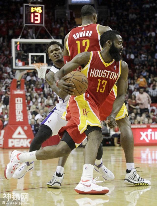 NBA现役10大巨星成名绝技下篇！哈登诡异莫测，库里三分不讲理-2.jpg