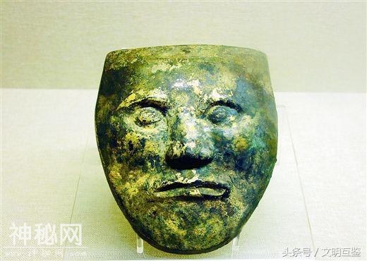 村民修路挖出千年铜棺，十几分钟抢完文物，最后还把棺材给熔了-1.jpg