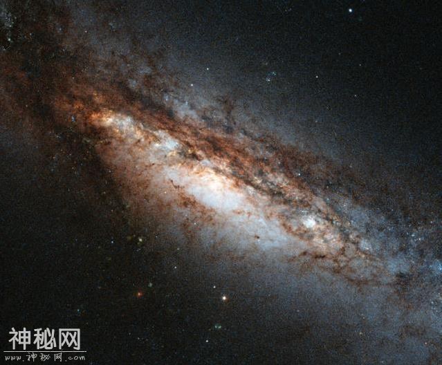 哈勃望远镜头下的浩瀚宇宙，你被震撼到了嘛？-1.jpg