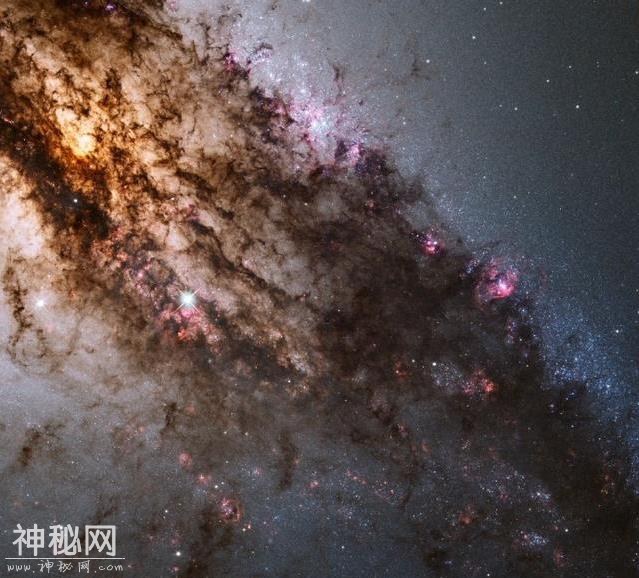 哈勃望远镜头下的浩瀚宇宙，你被震撼到了嘛？-2.jpg