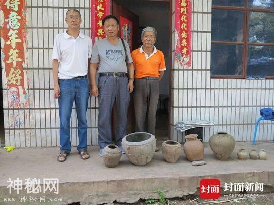 西昌六旬老人30年捐500余件文物 有距今千年的大理国陶罐-7.jpg