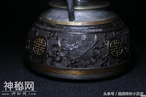 传承千年的“天南贡品”，椰壳上的时光雕刻，画风浓郁却栩栩如生-1.jpg