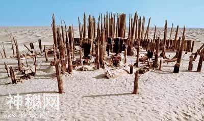 新疆罗布泊小河墓地遗址出土女尸-4.jpg