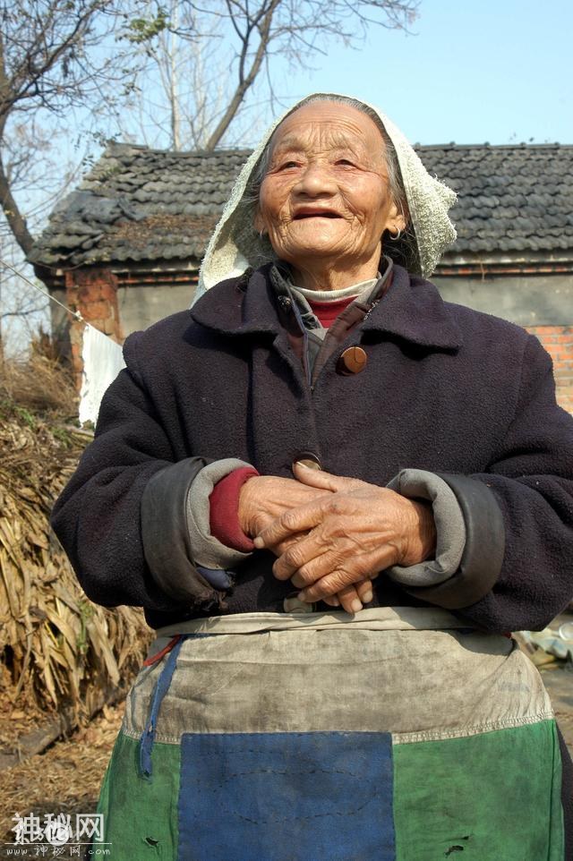 接二连三的少鱼，抓到了小偷，他第二天就给小偷送了一条鱼-3.jpg
