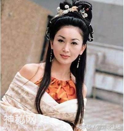 盘点穿肚兜的古装美女，赵丽颖清纯，杨幂唯美，而她风情万种！-1.jpg