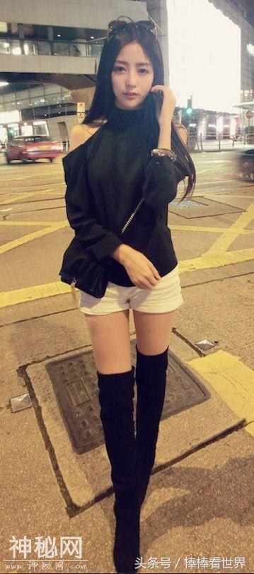 T台上一瘸一拐的走秀，心疼美女模特-34.jpg