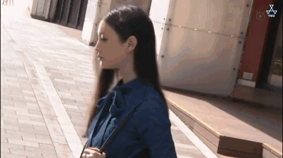 T台上一瘸一拐的走秀，心疼美女模特-37.jpg