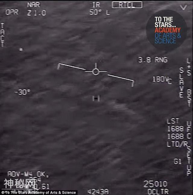 美军F/A-18 “大黄蜂”战斗机拦截UFO 机师吓得大声尖叫-2.jpg