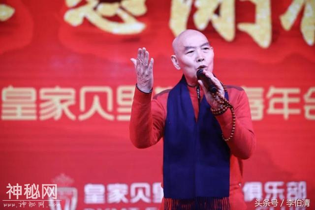 公司年会上正确的拍照姿势，李伯清亲身示范！-1.jpg