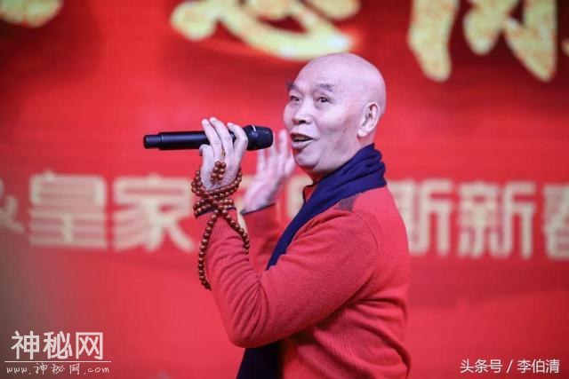 公司年会上正确的拍照姿势，李伯清亲身示范！-4.jpg