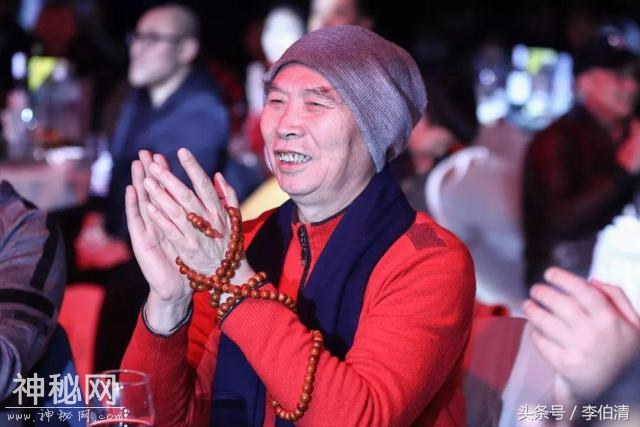 公司年会上正确的拍照姿势，李伯清亲身示范！-18.jpg