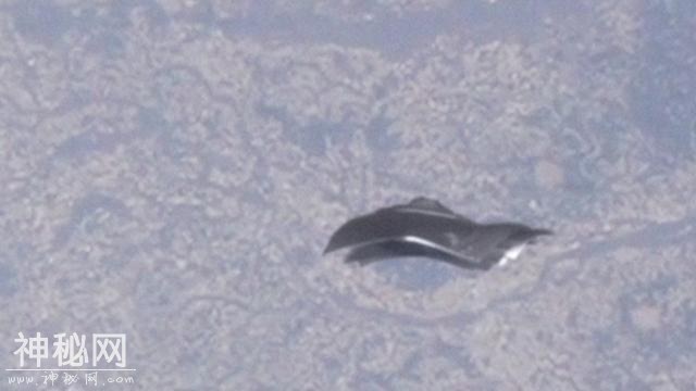 “黑衣骑士”UFO卫星重出江湖？被打脸：只是一条被遗弃的保温毯-1.jpg