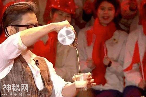 2018刘谦再登荧屏大秀魔术，网友一秒破解其中奥妙-1.jpg