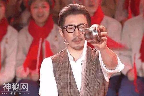 2018刘谦再登荧屏大秀魔术，网友一秒破解其中奥妙-2.jpg