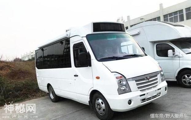五菱也忍不住要插足房车，推出了15.8万的B型房车，你会选吗-1.jpg