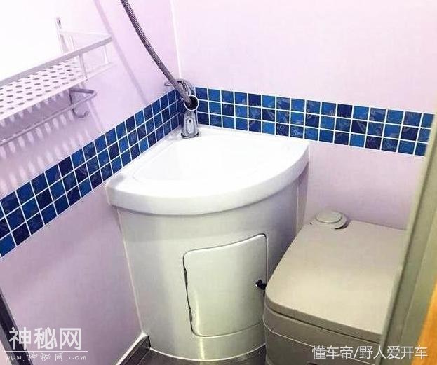 五菱也忍不住要插足房车，推出了15.8万的B型房车，你会选吗-7.jpg
