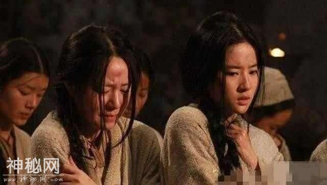 考古队发掘一古墓，墓葬被打开后，印证了封建社会一种悲惨的现象-5.jpg