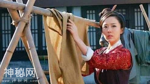 考古队发掘一古墓，墓葬被打开后，印证了封建社会一种悲惨的现象-3.jpg