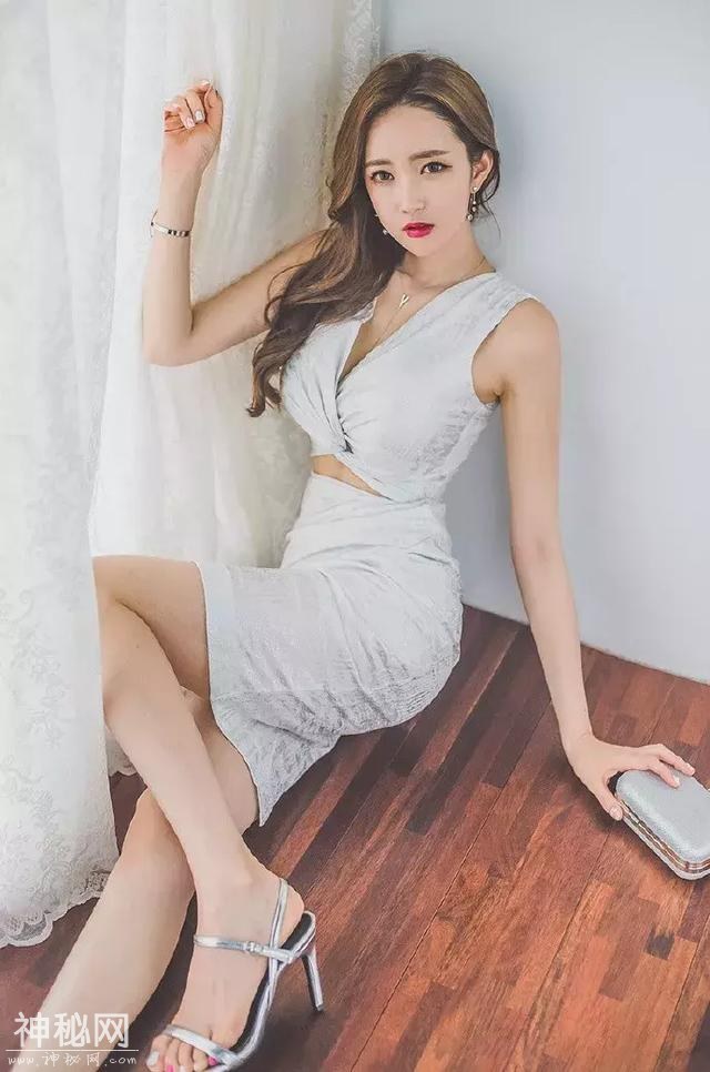 精致美女室内妩媚写真，敢撩吗？-7.jpg