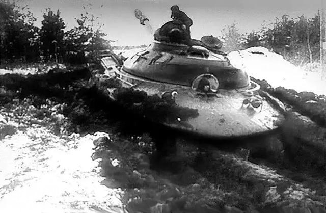 当年苏联有多疯狂？造了这款专打核战争的飞碟坦克 极致暴力-3.jpg