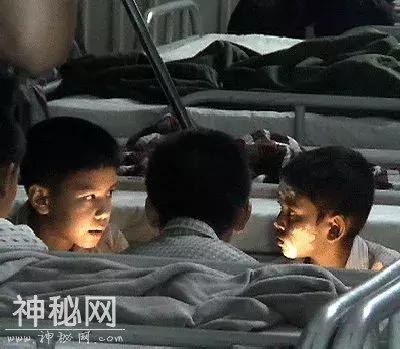 给你推荐一部温情的泰式恐怖片-8.jpg
