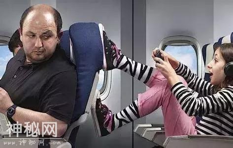 坐飞机哪些行为最招人厌烦？乱踢椅子排第一-2.jpg