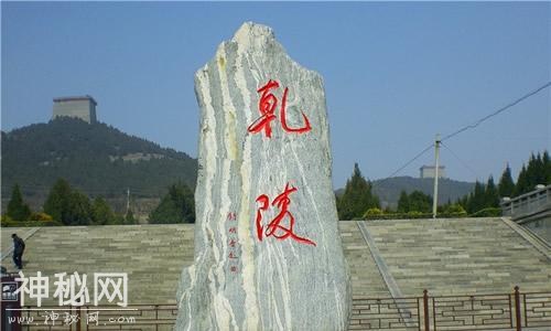 外国后代看不惯自己祖先给中国下跪了百年，最终“砍了祖先脑袋”-1.jpg