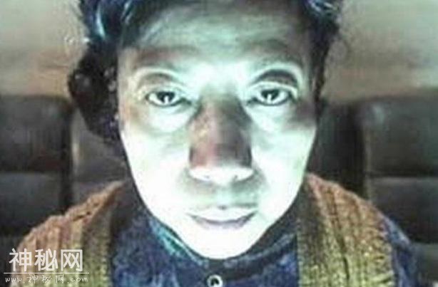 曾是香港TVB一线明星，人称“鬼后”，现晚年姿态堪比“嫩模”-4.jpg