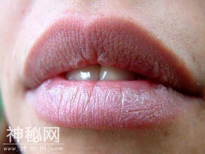 当身体出现缺水时，会有5个征兆，第一个常被忽略-3.jpg