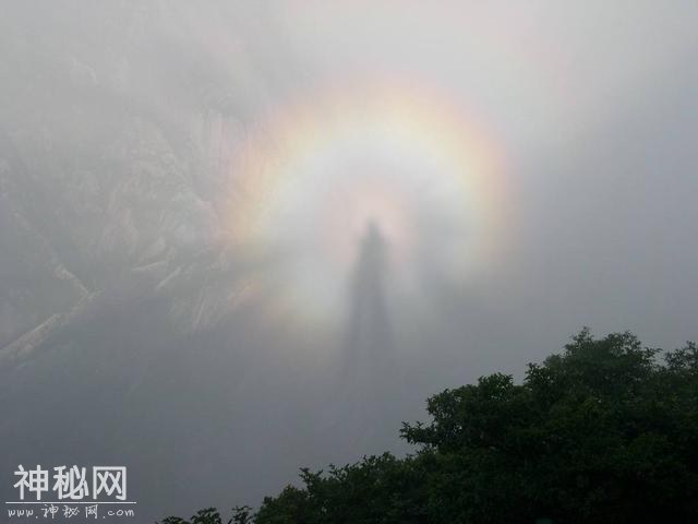 峨眉“金顶佛光”再现，究竟是神秘的佛光还是自然现象？-4.jpg