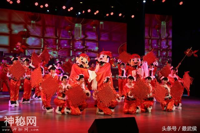 成都市武侯区举行第二十八届“武侯闹春”暨新春慰问演出活动-1.jpg
