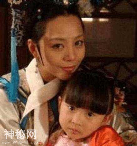 甄嬛传：皇后至死都不明，为何胧月周岁时甄嬛一定要送项圈给女儿-5.jpg
