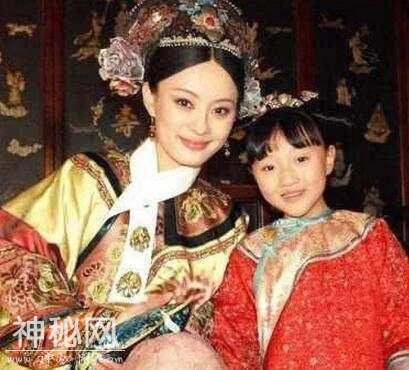 甄嬛传：皇后至死都不明，为何胧月周岁时甄嬛一定要送项圈给女儿-1.jpg
