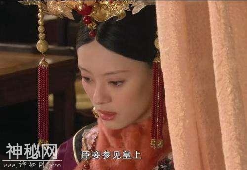 甄嬛传：皇后至死都不明，为何胧月周岁时甄嬛一定要送项圈给女儿-2.jpg