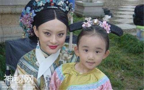 甄嬛传：皇后至死都不明，为何胧月周岁时甄嬛一定要送项圈给女儿-3.jpg