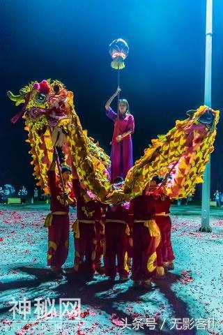贵州普定重现“非遗”民俗“铁水冲龙”表演-2.jpg