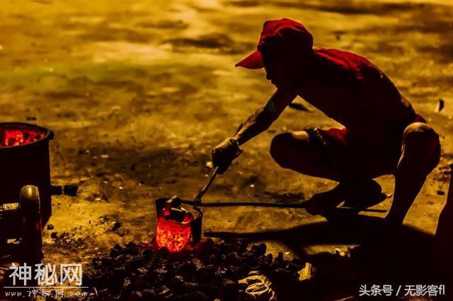 贵州普定重现“非遗”民俗“铁水冲龙”表演-6.jpg