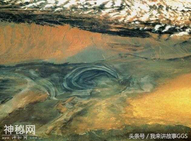 罗布泊地下洞穴发生的奇怪事情-1.jpg