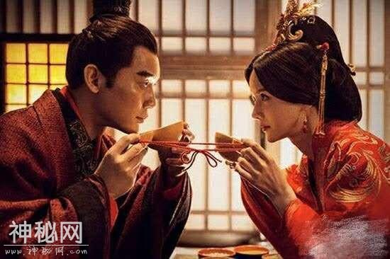 老话“洗澡不洗桥心水，娶妻不娶活汉妻”，什么意思，有道理吗？-4.jpg