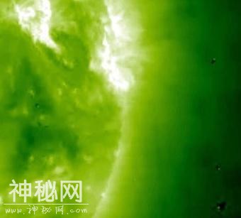UFO爱好者声称NASA隐瞒事实，外星舰队在太阳附近窃取能量-1.jpg