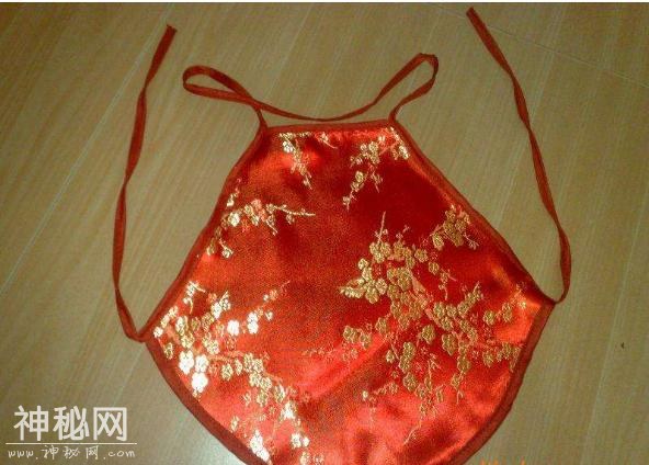 短篇鬼故事：你五行缺火，红肚兜要穿到十八岁，知道吗-3.jpg