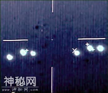外星猎人组织发布的十二张UFO图片-1.jpg