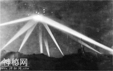 外星猎人组织发布的十二张UFO图片-9.jpg