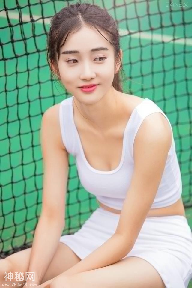 美女欣赏——白色运动裤美女-2.jpg