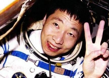 杨利伟在太空时，外星人曾去敲舱门？多年秘密终于被揭开-1.jpg