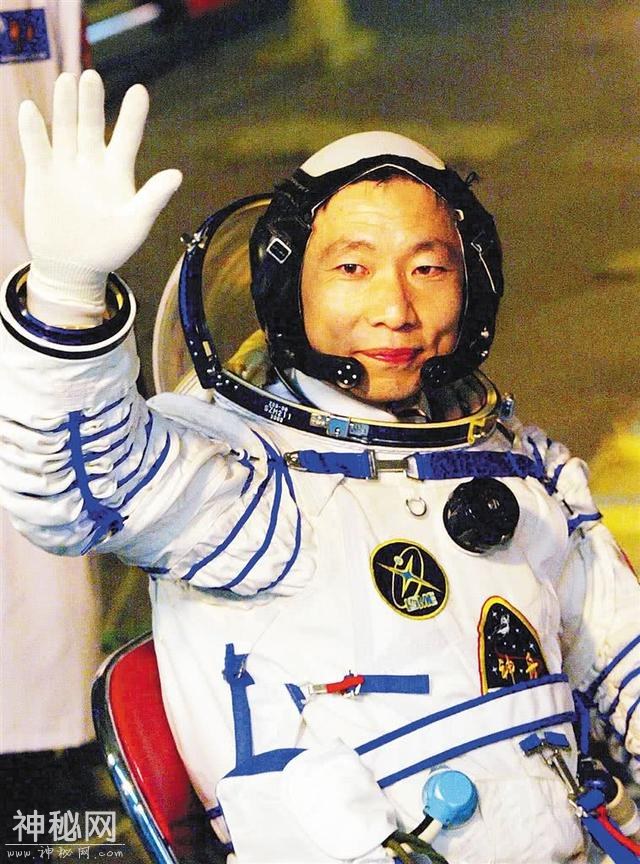 杨利伟在太空时，外星人曾去敲舱门？多年秘密终于被揭开-2.jpg