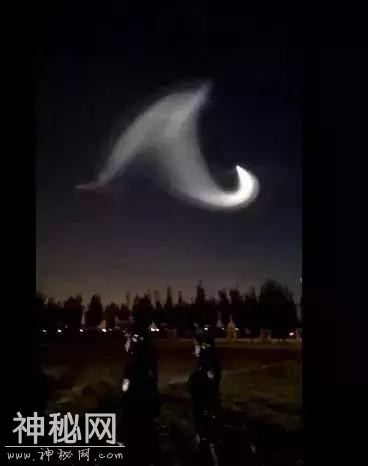 昨晚，多地夜空再现“不明飞行物”！河北也有！多图目击-2.jpg
