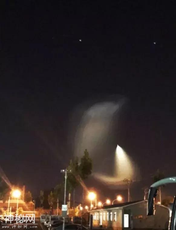 昨晚，多地夜空再现“不明飞行物”！河北也有！多图目击-5.jpg
