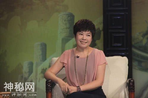 余秋雨和于丹为什么会落下文学神坛？老梁评价一针见血！-2.jpg
